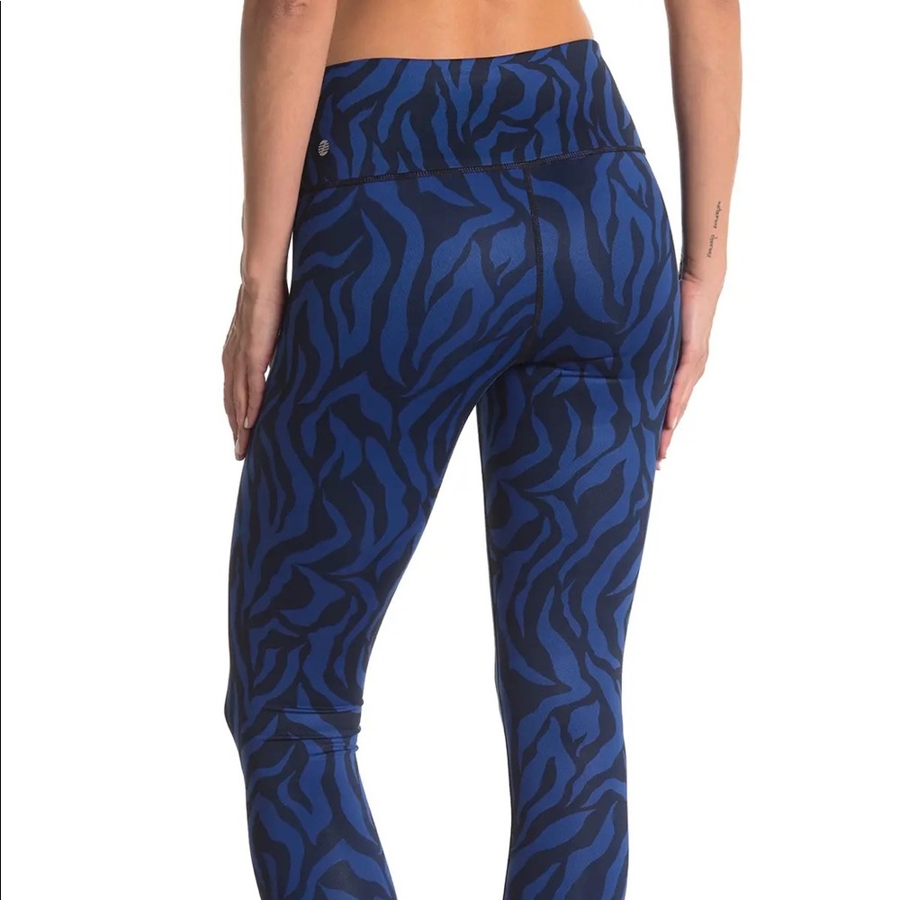 Zella Blue Zebra Stripe High-Waisted ⅞ Leggings